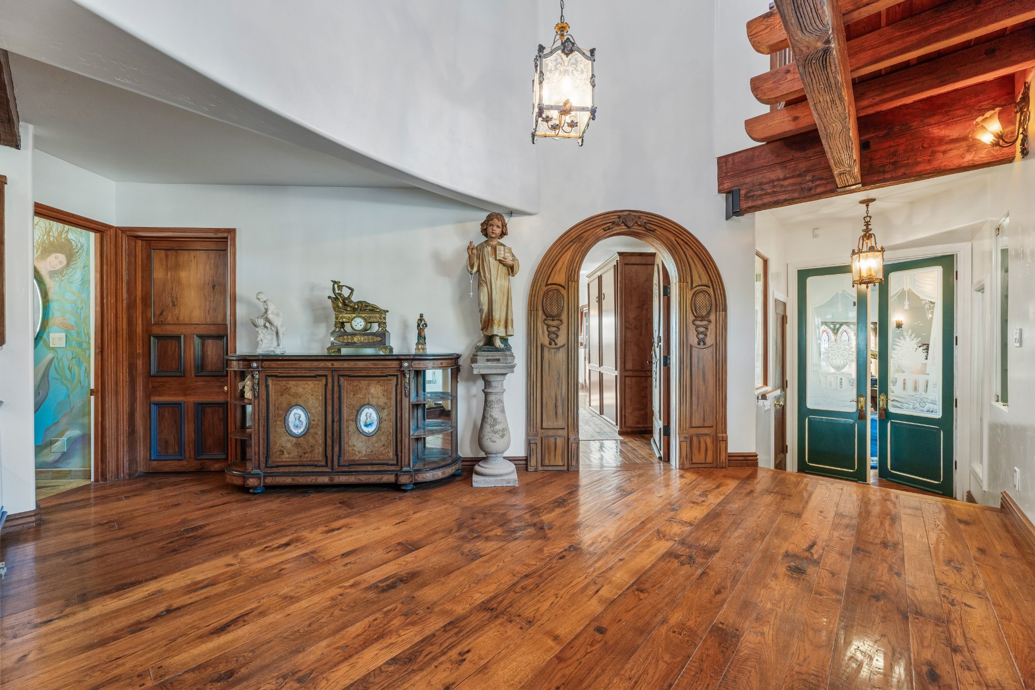 Entry hall and architectural details